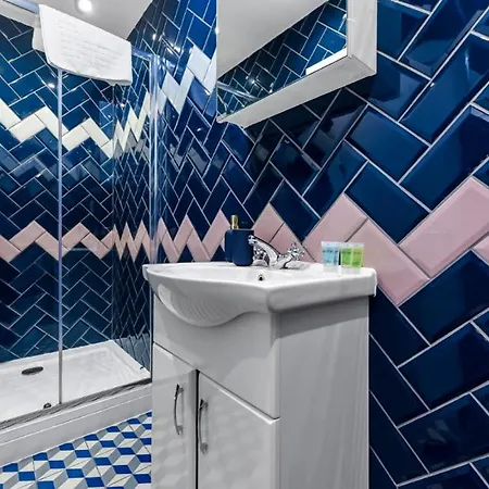 Comfortable And Stylish 1 Bedroom Flat - Sleeps 2 *