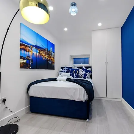 Comfortable And Stylish 1 Bedroom Flat - Sleeps 2 * London