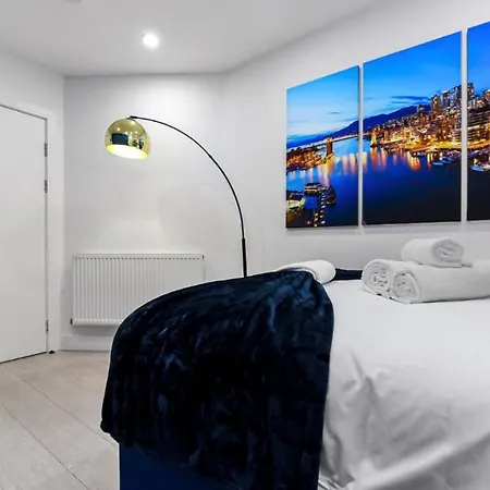 Comfortable And Stylish 1 Bedroom Flat - Sleeps 2 London