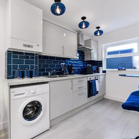 Comfortable And Stylish 1 Bedroom Flat - Sleeps 2 *