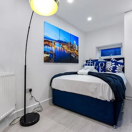 Comfortable And Stylish 1 Bedroom Flat - Sleeps 2 Apartment *