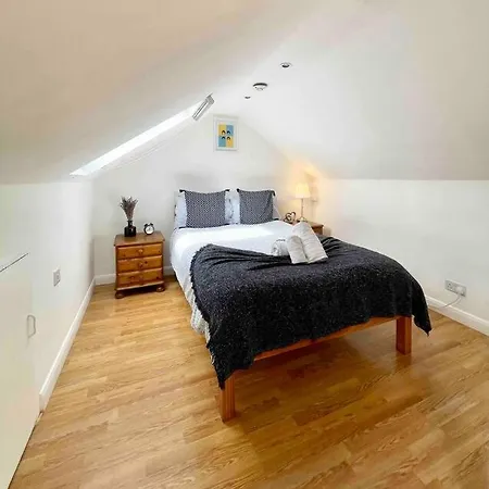 Apartamento A Bright Two Double Bedroom Flat
