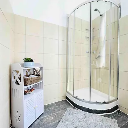 Apartment A Bright Two Double Bedroom Flat London