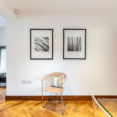 Apartment Colourful South Kensington London