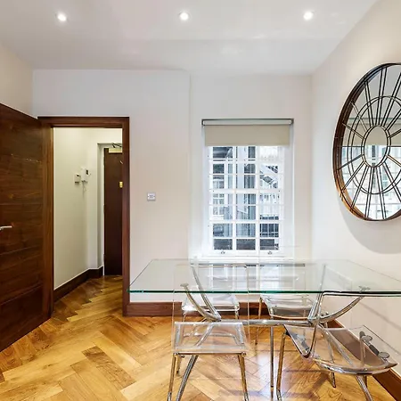 Colourful South Kensington Apartment *