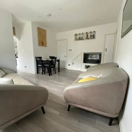 Eejs Modern London 3 Bed Flat Near Crystal Palace Stadium - Great Transport Links Apartment *