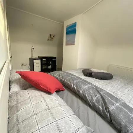 Eejs Modern London 3 Bed Flat Near Crystal Palace Stadium - Great Transport Links *