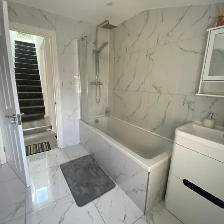 Eejs Modern London 3 Bed Flat Near Crystal Palace Stadium - Great Transport Links Apartment Norwood