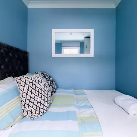 Stylish 2 Bedrooms Flat Sleeps 6 & Garden Zone 2 Cls *