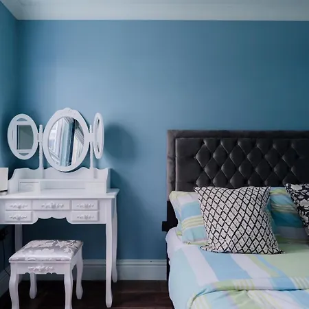 Stylish 2 Bedrooms Flat Sleeps 6 & Garden Zone 2 Cls Apartment London