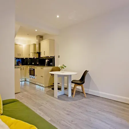 Marylebone 2 Bed Near Harley St & Regents Park Apartment