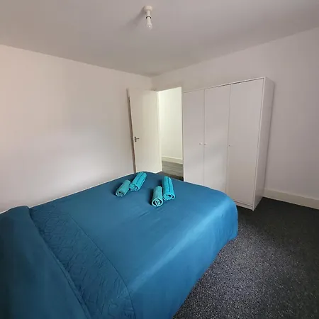 Lovely 2-bed Fully Refurbished House In Holiday home