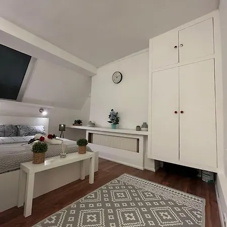Modern Cosy Studio In Barbican - Green - F2 *