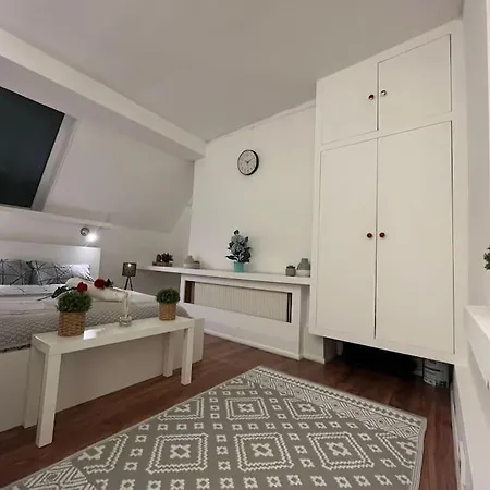 Modern Cosy Studio In Barbican - Green - F2