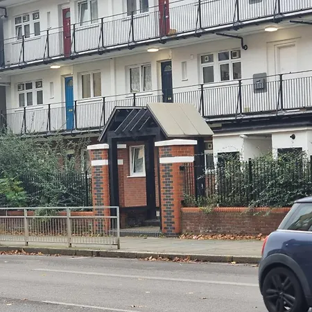 3 Bed Flat O2 Arena Dyson House Apartman London