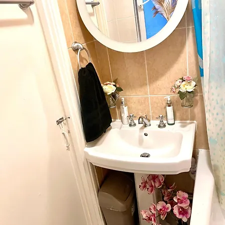 2 Bed Flat Near To Bridge * London
