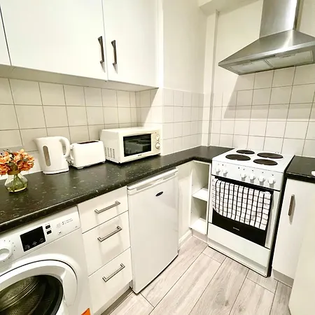Apartment 2 Bed Flat Near To Bridge *