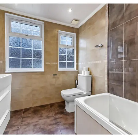 Homey And Pleasant 3bd * London