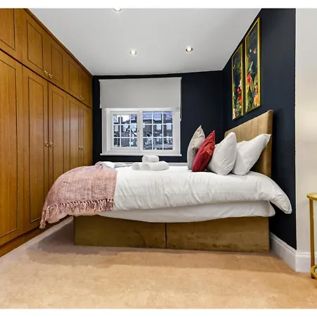 Homey And Pleasant 3bd * London