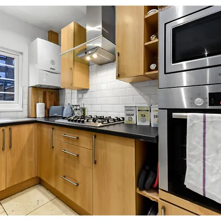 Apartment Homey And Pleasant 3bd