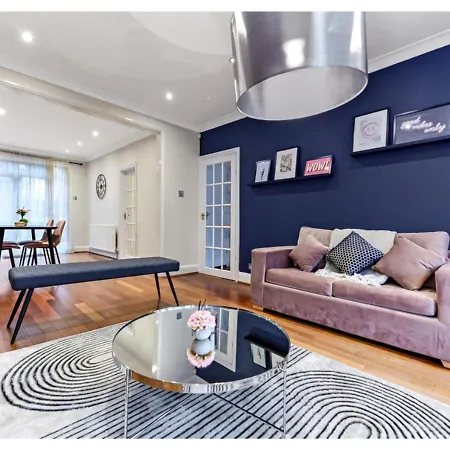 Homey And Pleasant 3bd Apartment