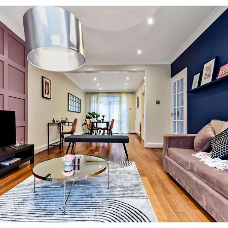 Homey And Pleasant 3bd Apartment *