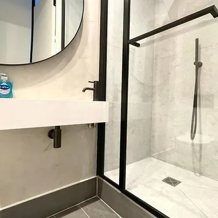& Stylish 2 Bedroom Appartamento *
