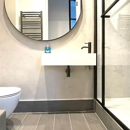 & Stylish 2 Bedroom Londra