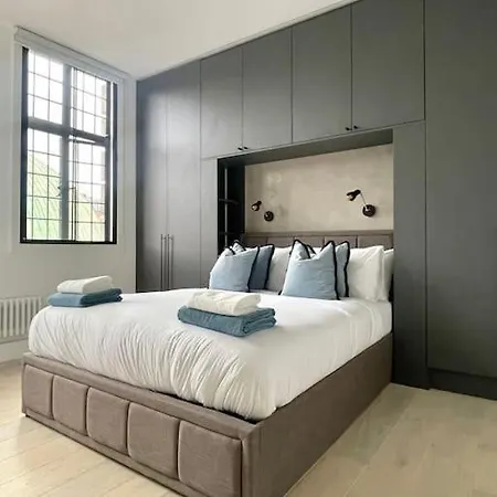 & Stylish 2 Bedroom Appartamento