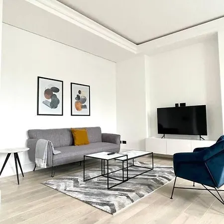 & Stylish 2 Bedroom Appartamento