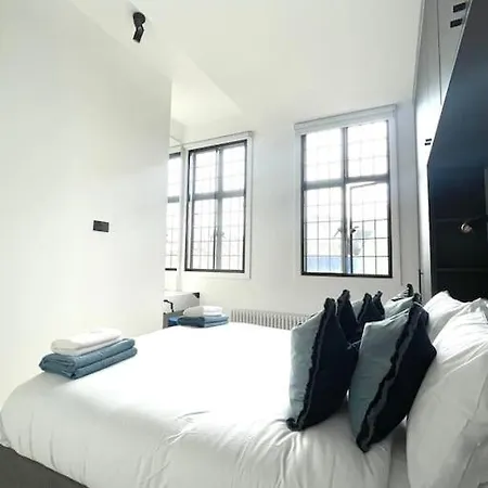 & Stylish 2 Bedroom Appartamento
