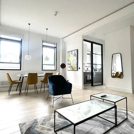 & Stylish 2 Bedroom * Londra