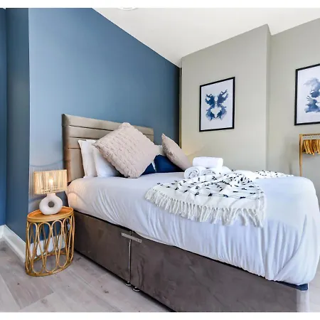 Great 4br House London