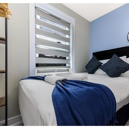 Great 4br House Apartment London