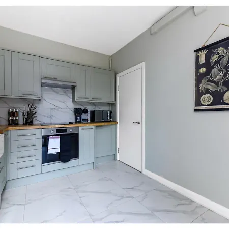 Great 4br House Apartment London