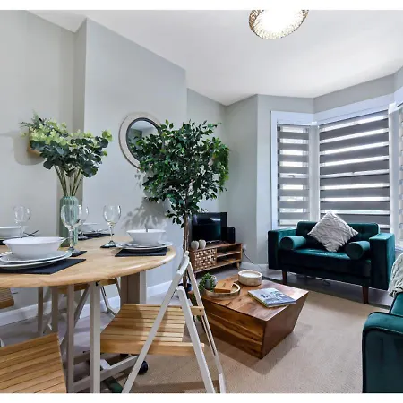 Apartment Great 4br House *