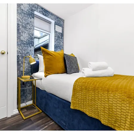 Apartment Cozy Bliss Escape: Family - Friendly Getaway London