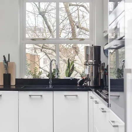Luxurious In Kensington Apartment *