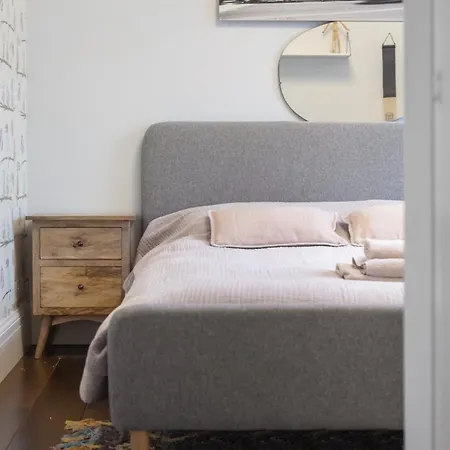 Luxurious In Kensington Appartement