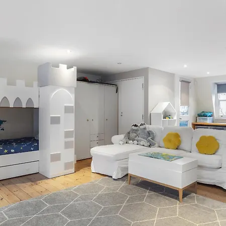 Luxurious In Kensington Apartment *