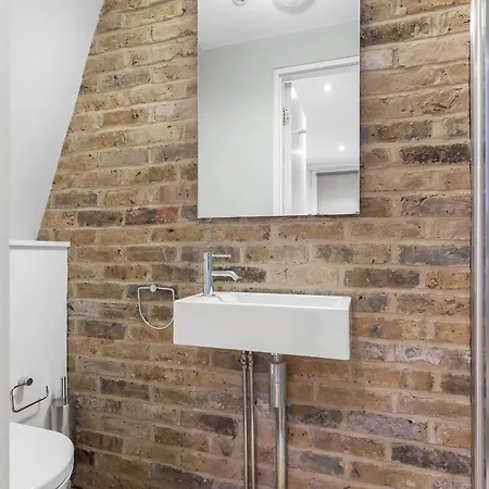 Luxurious In Kensington Apartment London