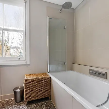 Luxurious In Kensington Apartment *