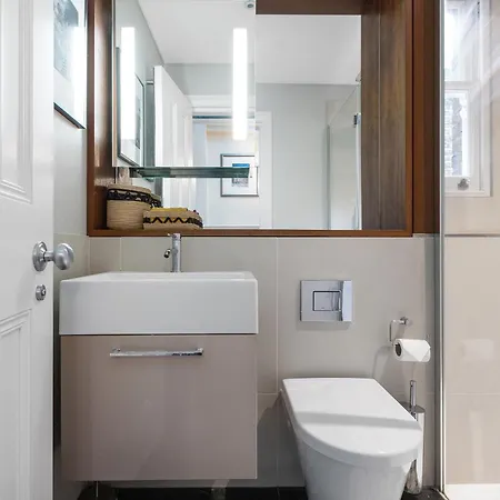 Luxurious In Kensington Apartment London