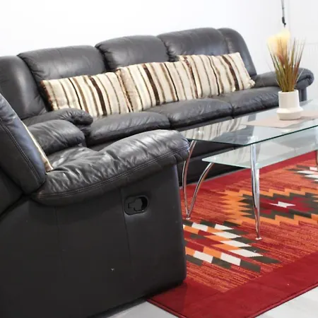 Stunning 2-bed Ground Floor In Apartment *