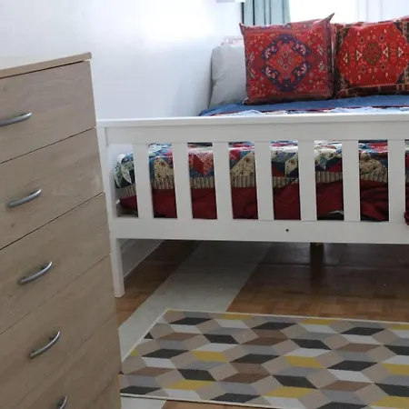 Apartment Stunning 2-bed Ground Floor In Romford