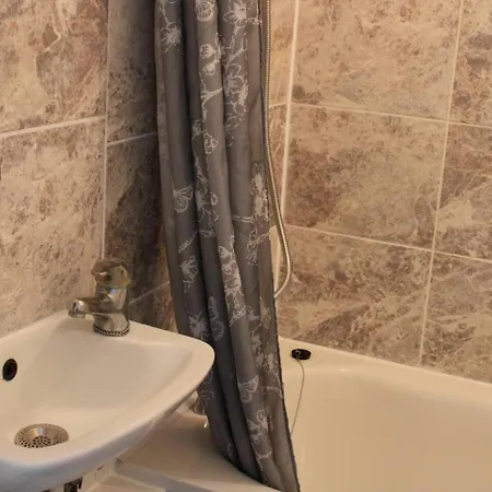 Apartment Stunning 2-bed Ground Floor In Romford
