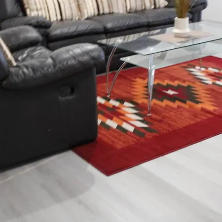 Stunning 2-bed Ground Floor In Apartment *