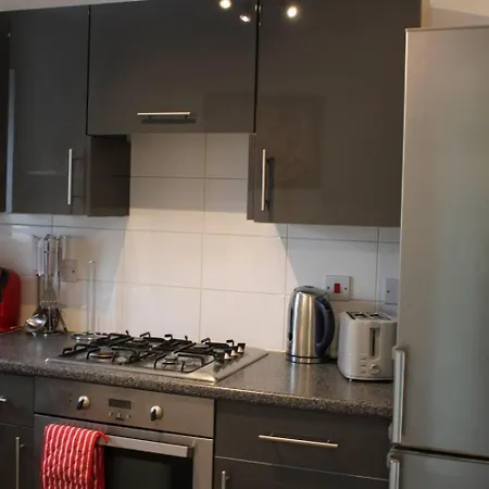 Apartment Stunning 2-bed Ground Floor In *