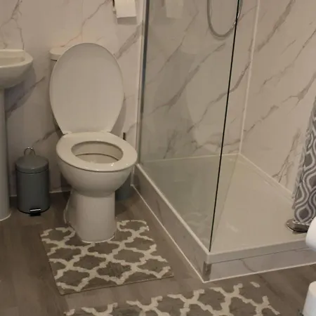 Apartment Stunning 2-bed Ground Floor In