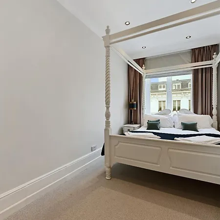 Beautiful 2 King Size Beds 2 Bath- Sleeps 5 In Earls Court Londyn